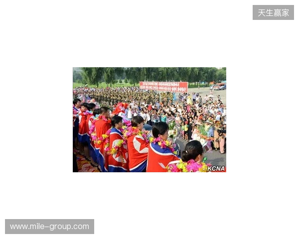 夺得湘超冠军!永州队球员乘坐花车回城,市民夹道欢迎 夺得湘超冠军!永州队球员乘坐花车回城,市民夹道欢迎