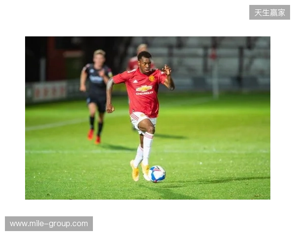 陕西联合官宣：27岁瑞典籍身高1米85中场伊兰杜斯特正式加盟球队