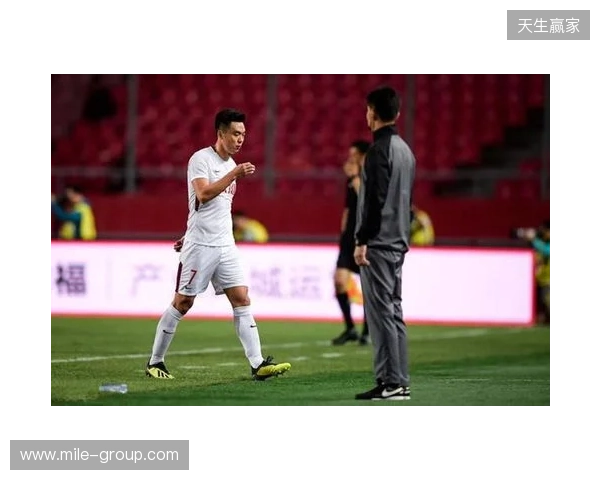 飞踹座椅染红!玉昆官方:门将教练米克尔造成恶劣影响,罚款2万 飞踹座椅染红!玉昆官方:门将教练米克尔造成恶劣影响,罚款2万